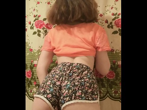 ❤️ Секси млада мадама сваля шортите си пред камерата. ☑ Руско порно в bg.thebestfetishsites.ru
